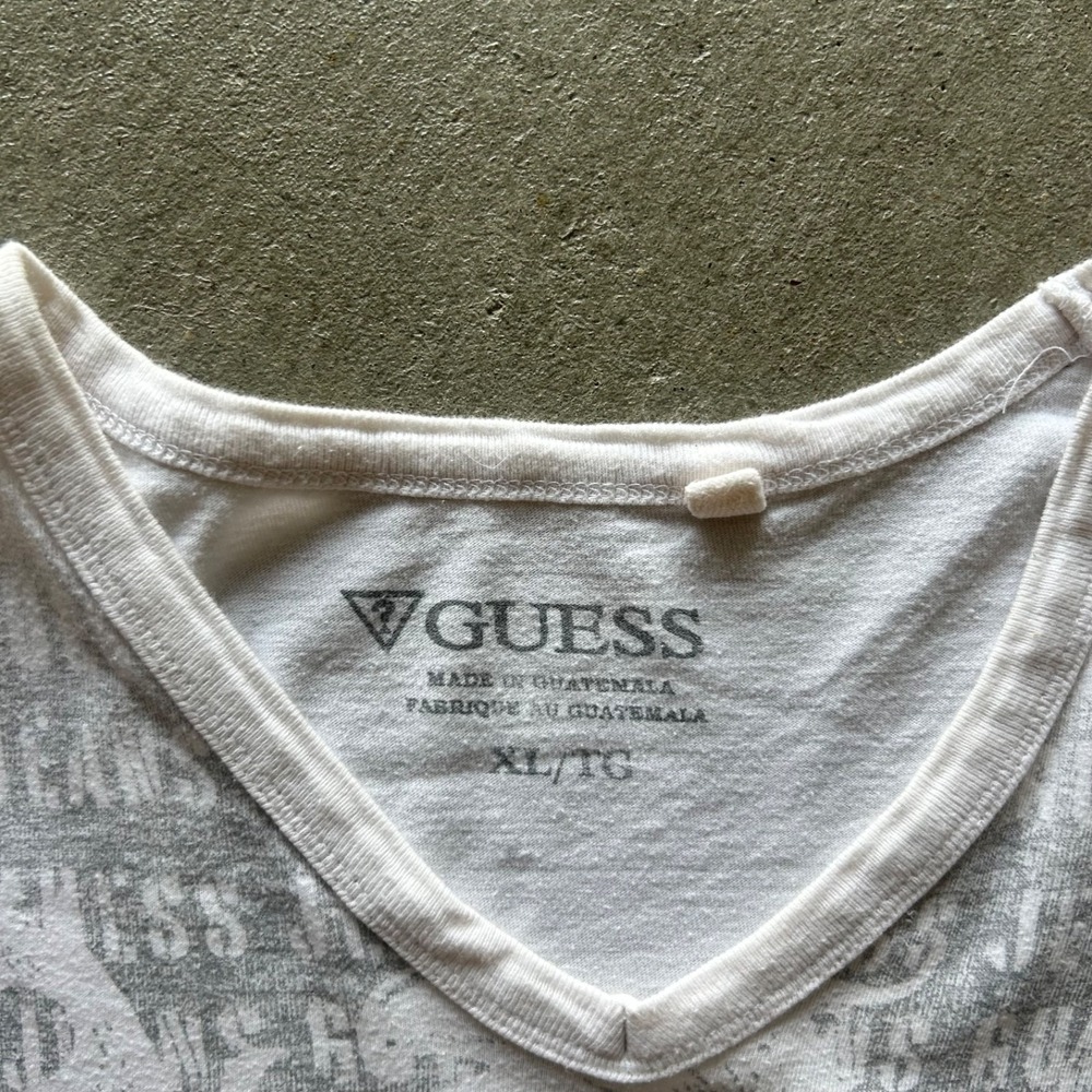 Vintage Y2K Guess Jeans Shirt Size XL White Gray Crest All Over Print V Neck - Picture 3 of 5